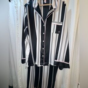 Victoria’s Secret PJ Set XL Long Black White Stripe Satin Sleepwear- w/ pockets